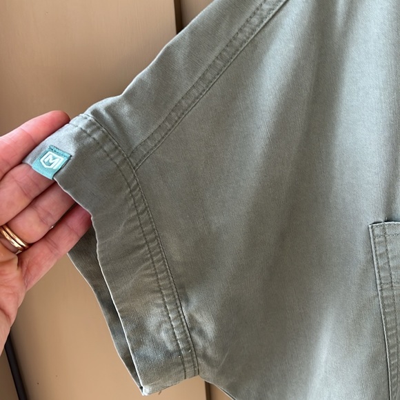 Mediclo XL Women’s TENCEL™ Fiji‎ ‎ Banded Collar Scrub Top in Sage - Picture 9 of 11